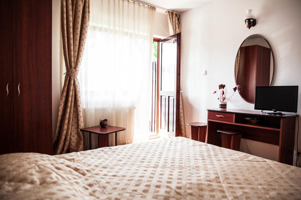 Pension Marina Sinaia Exterior photo